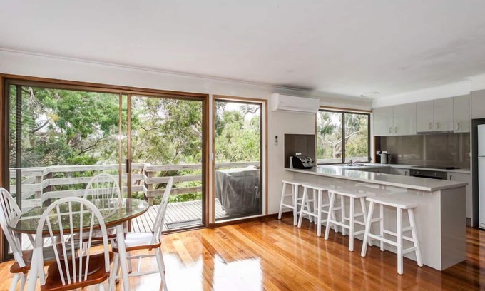 Anglesea House | 9 Ingram Road Summary