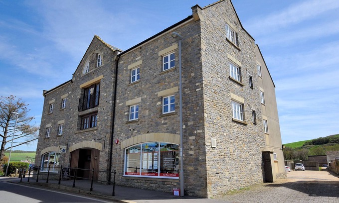 West Bay Cottage | 9 Maritime House