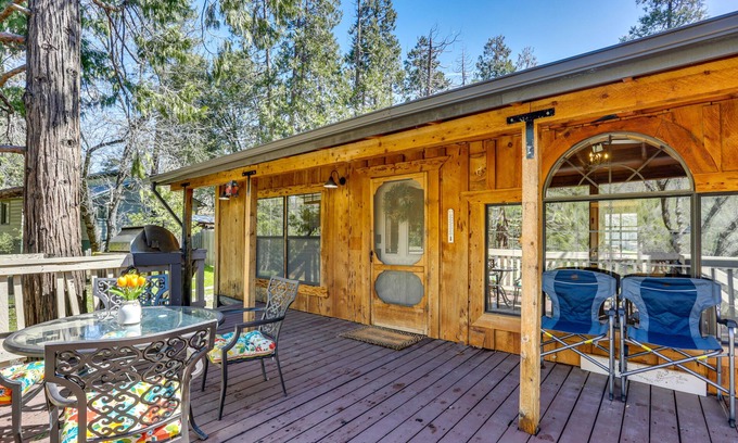 Wishon Cabin | 9 Mi to Bass Lake: Cabin w/Fire Pit in Wishon!