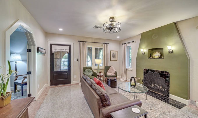Sand Springs House | < 9 Mi to Dtwn Tulsa: Lovely Home w/Yard & Deck!