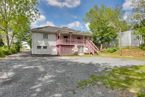 Harrisburg Apartment | 9 Mi to Midtown Convenient Harrisburg Apt