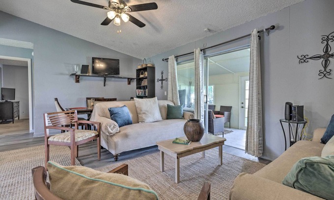 Pine Hills House | ~ 9 Mi to Universal: Orlando Retreat w/Sun Porch!