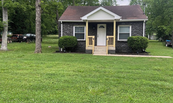 Nashville House | 9 miles from downtown nashville white's creek cozy retreat with free wifi