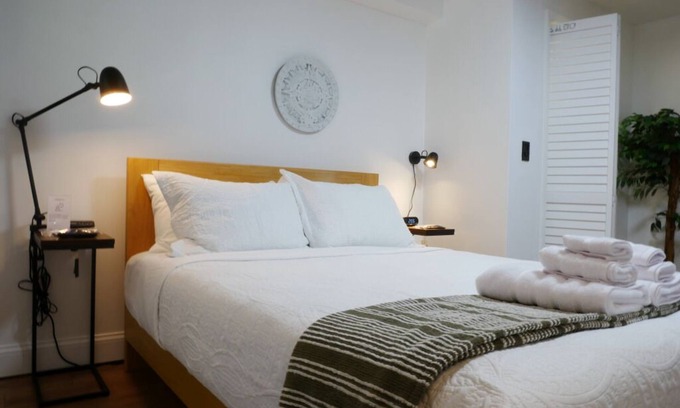 Jersey City Apartment | 9 Min Walk to LightRail - 30 Min drive NYC
