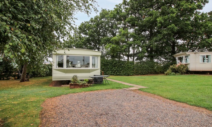 Much Wenlock Cottage | 9 OLD ORCHARD, pet friendly, with a garden in Much Wenlock