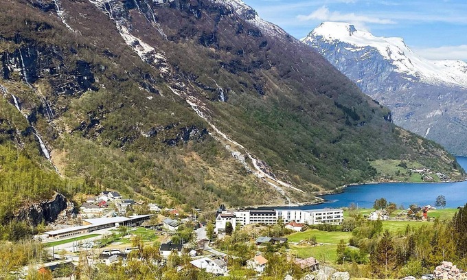 Geiranger House | 9 person holiday home in Geiranger