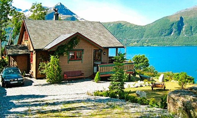 Hundeidvik House | 9 person holiday home in HUNDEIDVIK-By Traum