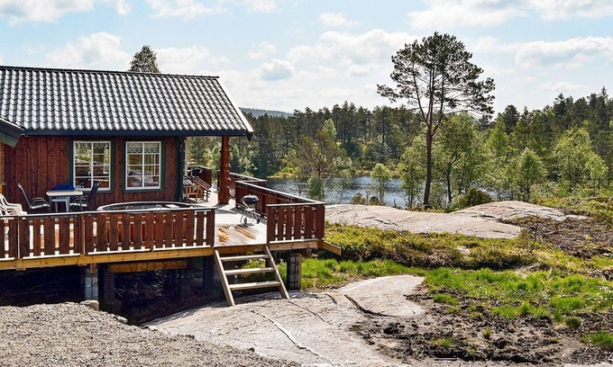 Marnardal House | 9 person holiday home in BJELLAND