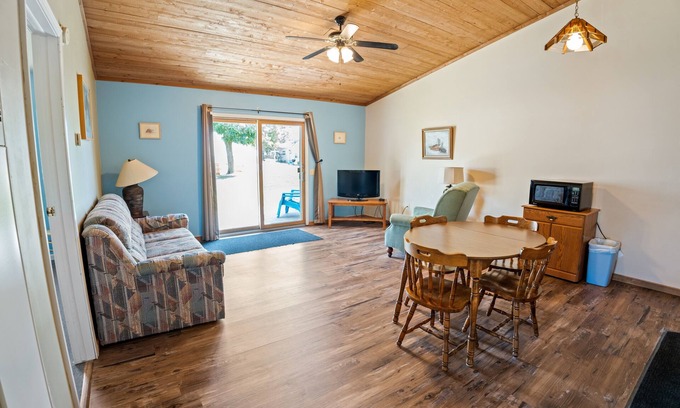 Oscoda Resort | #9 Thomas' Parkside Cottages. 2BR Beach walk-out to Lake Huron, downtown local