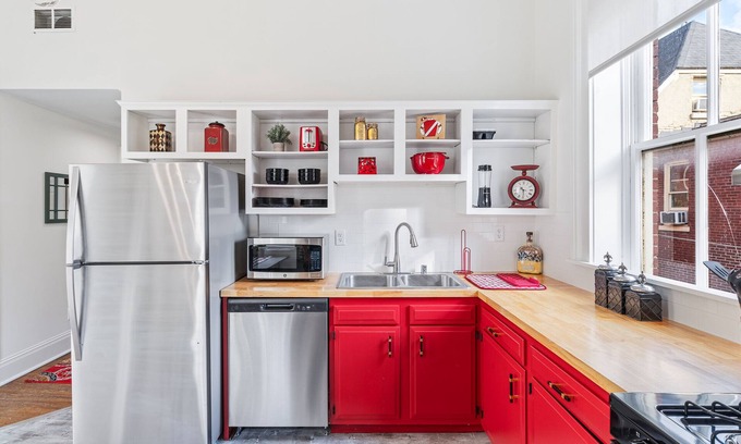 Old Louisville Apartment | 90 Days - Bring Dog - Walk Score 84