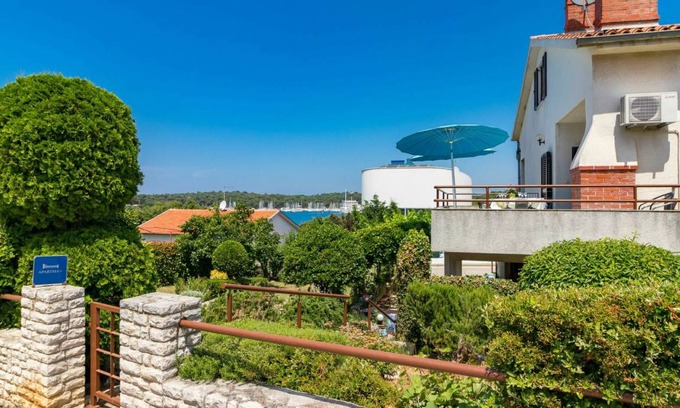 Pjescana Uvala Apartment | 90 m² Apartment ∙ 3 bedrooms ∙ 5 guests