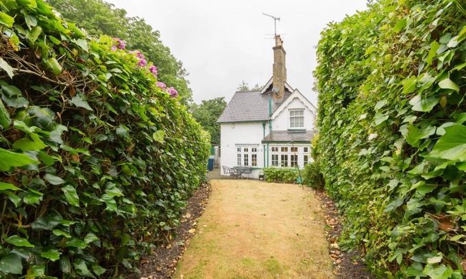 West Finchley House | 90 m² House ∙ 2 bedrooms ∙ 3 guests