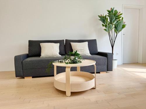 Grinzing Apartment | 90 m2 Stylish 4 Room Apartment with Parking