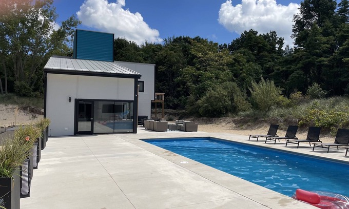 Stevensville House | 90 minutes from Chicago, come enjoy After Dune Delight