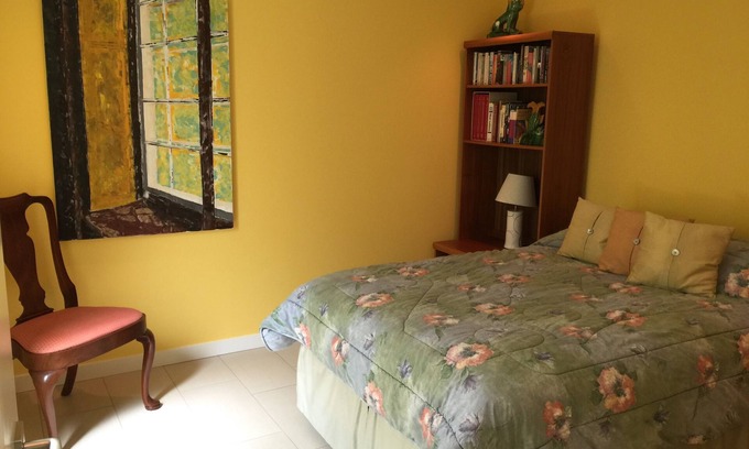 Oaklands Apartment | 90+ nights: Oaklands 8: stylish ambience & easy access to amenities