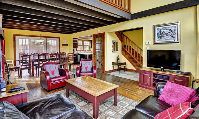 Stoneham House | 9001 Chemin des Alpages, Stoneham, 245265