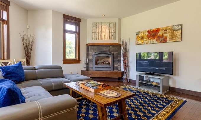 East Kootenay Condo | 901 Luxury Condos l Dog Friendly