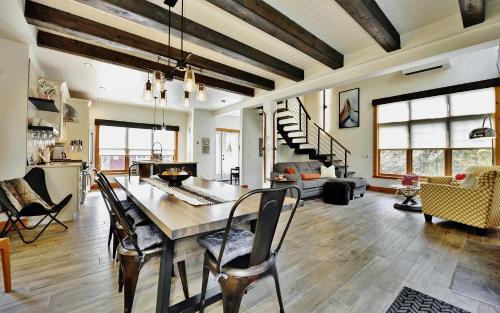 Stoneham Ski Chalet | 9018 Chemin des Alpages