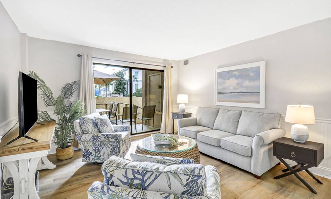 Harbour Town Condo | 907 Cutter Court- Harbour Town Condo with Clubhouse View