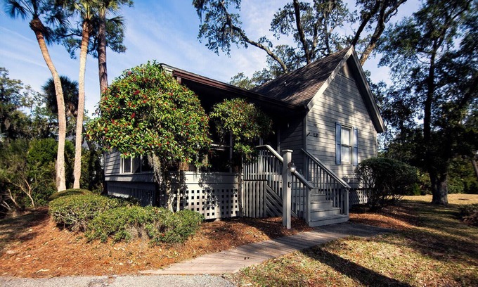 Ocean Ridge Cottage | 907 Shelter Cove-Beautiful Cottage on Lagoon; Gated Community; Screened Porch