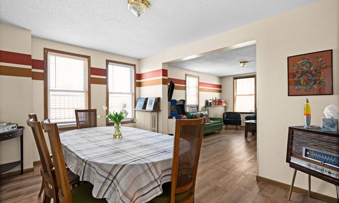 Superior Apartment | 919 · Cumming Avenue Rentals #919