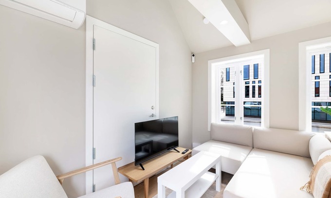 Kristiansand House | 92m to Kvadraturen I Renovated 2025 l Balcony