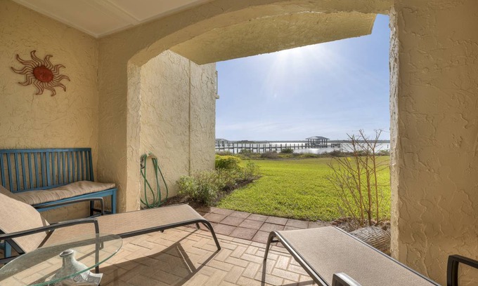 Crescent Beach Condo | 93 m² Condo ∙ 2 bedrooms ∙ 4 guests