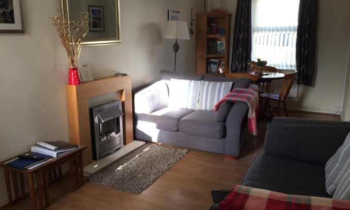 Llannon House | 94 High Street