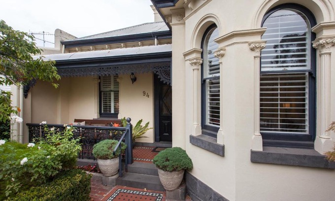 Richmond North House | 94 Highett - 5 bedroom, 3 car parks - Luxury House