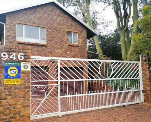 Garsfontein Apartment | @946