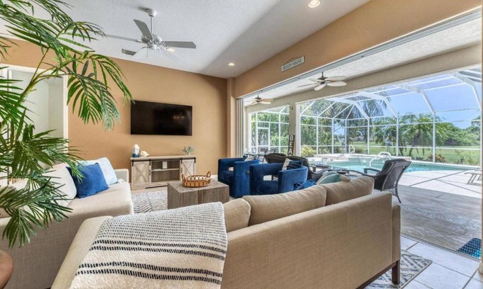 White Marsh House | 974 Rotunda