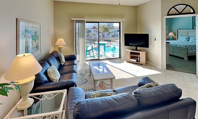 Butler Beach Condo | 98 m² Condo ∙ 2 bedrooms ∙ 4 guests