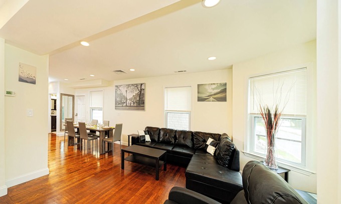 Neponset - Port Norfolk Apartment | 988/2 - 4BR - Boston Cozy Getaway near Geneva Cliffs