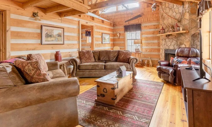 Mentone House | $99 August Mid-Week SALE!Pet+HotTub+New BATH+Cabin-GR8Coffee