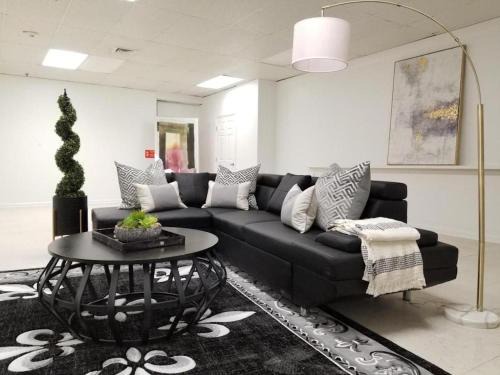 Seabrook Hotel | 9BR-SLEEPS 19. Amazing Deal!