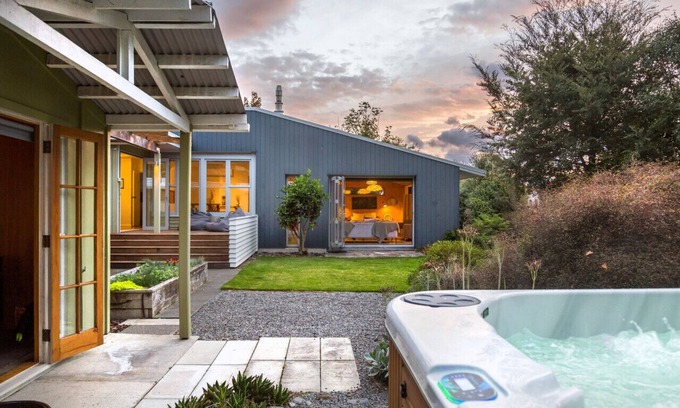 Martinborough House | 9M · Family Retreat, Martinborough