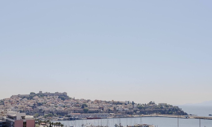 Kavala House | 9th floor deluxe apartment with panoramic view of Kavala and jacuzzi.