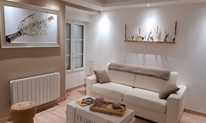 Flavigny Apartment | A 10 mn D'epernay, Gîte "La Bulle de Léna" Avec Petit-déjeuner +garage / Parking