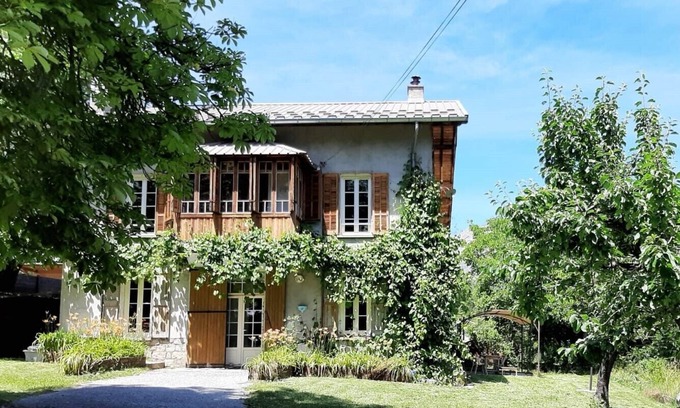 Beauvezer Apartment | A 15 mn du Val Dallos, T3 6 Personnes sur Terrain Arboré de 700 m²