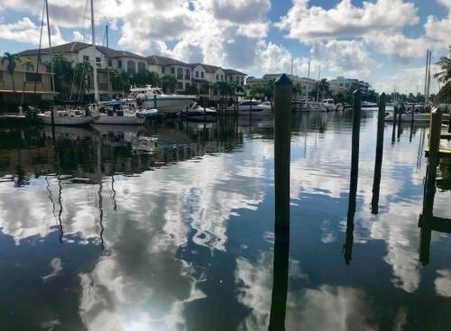 Hendricks and Venice Isles House | A 1bedroom Las Olas on the water