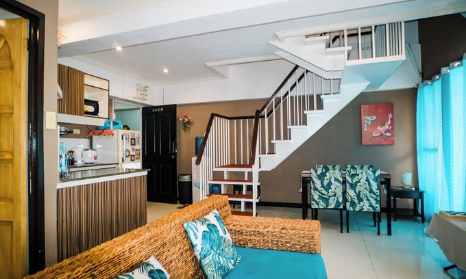 Mactan Export Processing Zone Condo | A 2-bedroom condo w/2 king-sized bed and spacious living room near to Airport.