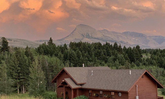 St. Mary Cottage | A 2 bedroom Cottage with breathtaking views of Glacier National Park