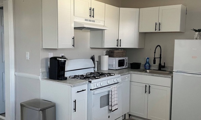 North Camellia Acres Apartment | (A)2BED duplex apartment Close to the beach