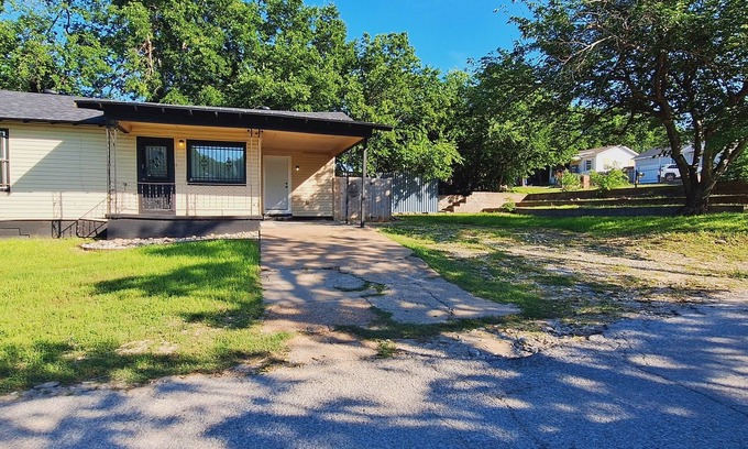 Fort Worth House | A 3-bedroom house in NE Fort Worth with WiFi, AC, and plenty of parking.