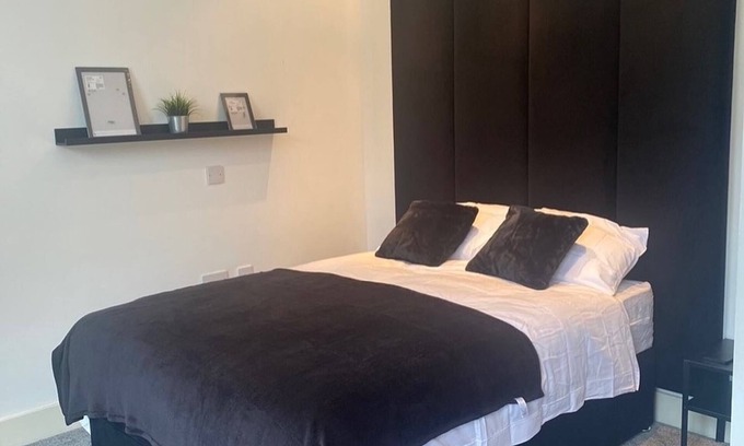 Cheadle House | A 3 Bedroom Townhouse in Cheadle