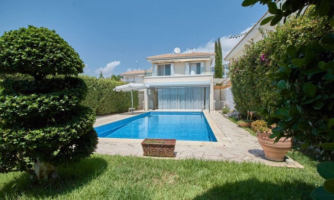 Pegeia House | A 3 bedroom villa close to the beach and Coral Bay high street.