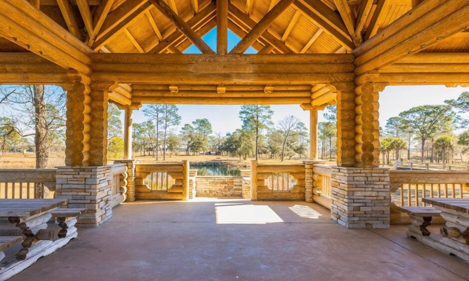 Morriston Cottage | A 40-Acre Queen Suite Getaway: Zip-Lining, World Equestrian, Ocala, Springs, UF