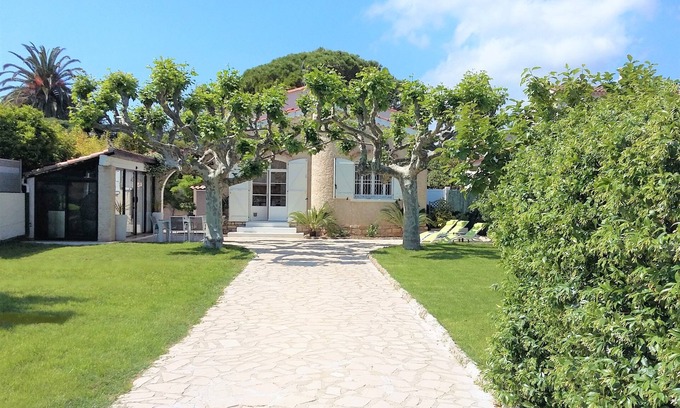Saint-Cyr-sur-Mer Villa | A 5 mn walk from the beach. Charming Villa, Very Quiet, Ideal location, South