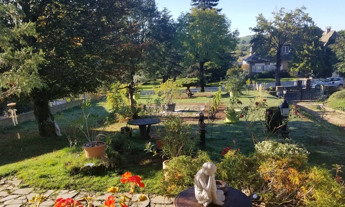 Luc-la-Primaube Apartment | A 8 mns de Rodez, Près des Lacs du Lévézou. le Jardin des Lumières, la Primaube
