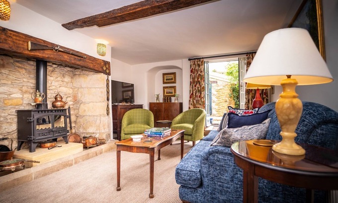 Sherborne Cottage | A babbacombe & sherborne that sleeps 6 guests in 3 bedrooms